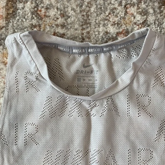 Nike Women’s Workout Tank Top Work Out Gym Running Pickleball Size Small Mesh - Picture 3 of 5